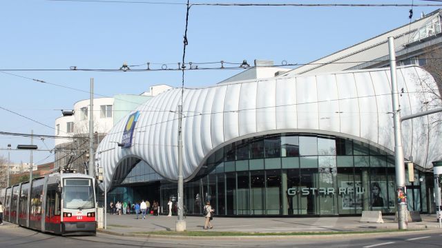 Danube Center Shopping Mall (Donauzentrum) Vienna © darkweasel94 - Own Work, Wikimedia